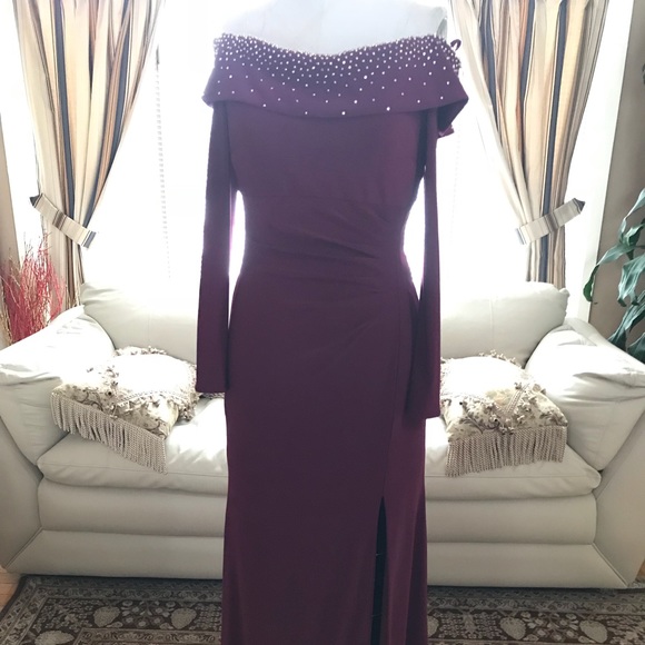 Off the shoulder gown with long sleeves - Picture 4 of 7